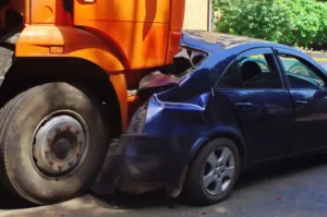 los accidentes de camión son mucho más complejos que los accidentes de coche necesita la orientación y la ayuda de un abogado especializado en accidentes de camión en norcross georgia