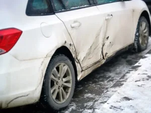 Accidente por cambio inseguro de carril